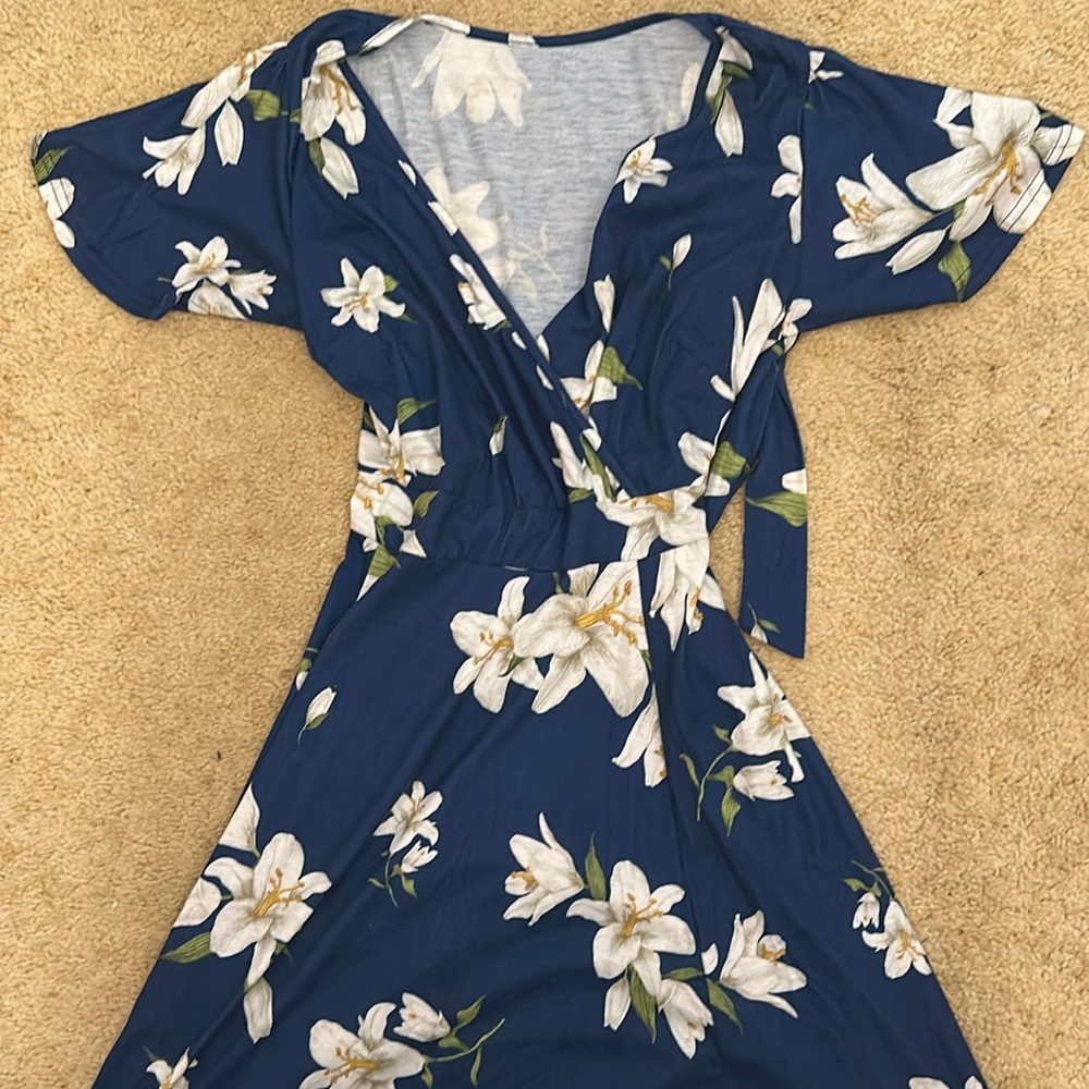 Short sleeved belted dress